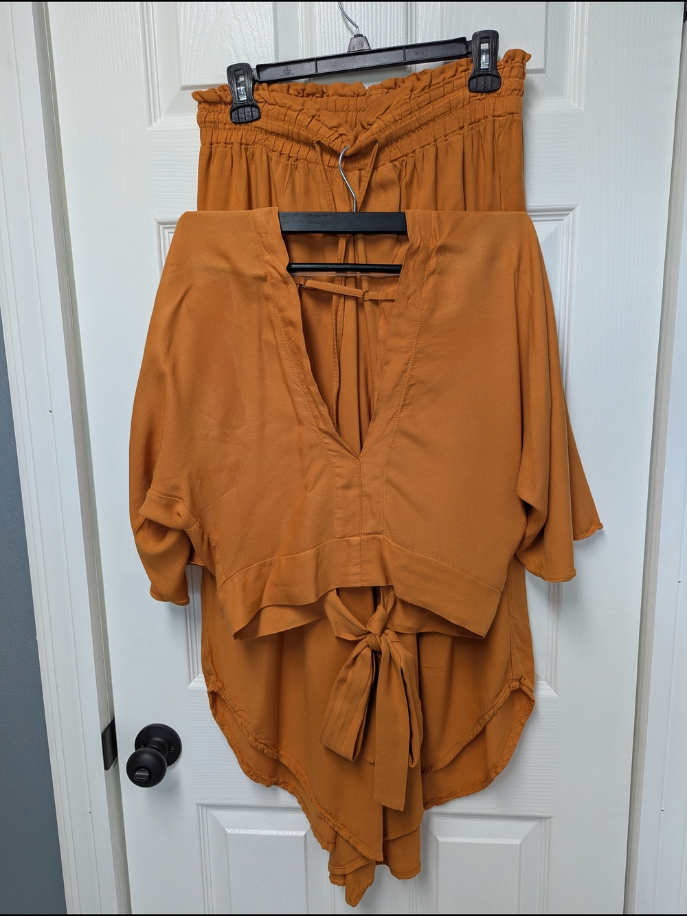 Set Women’s Tie-Front V-Neck Top in Rust & Flowy High-low Pants